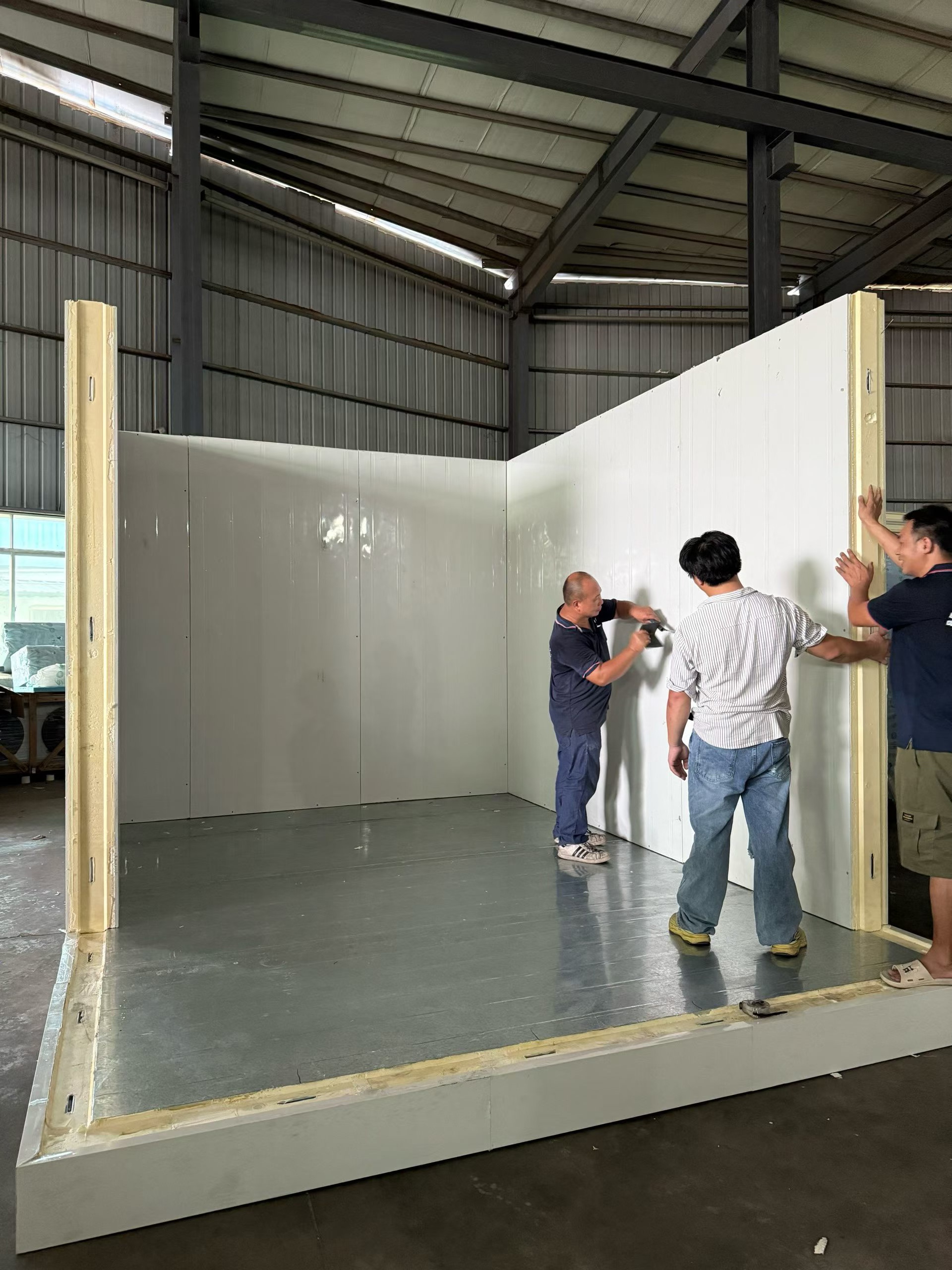 Cold room assembly