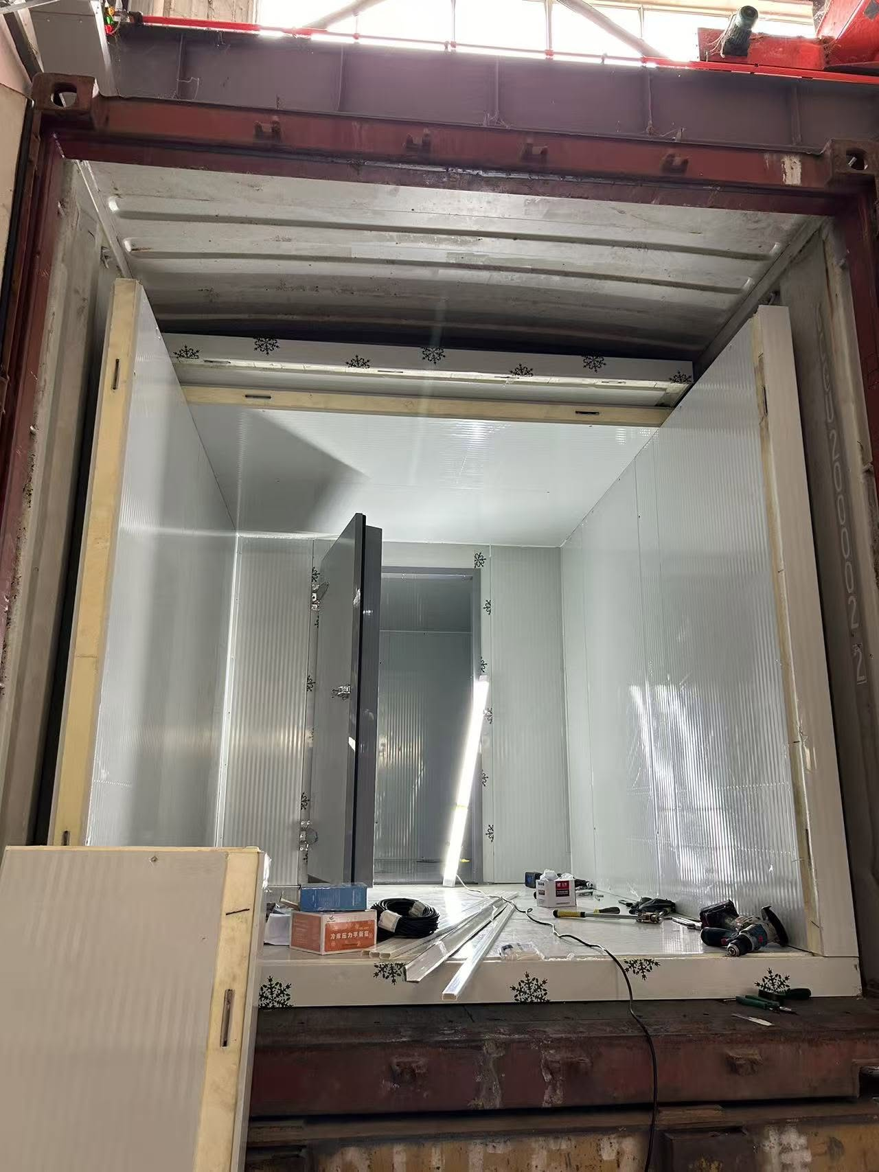 Insulated container build